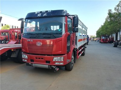 國(guó)六新規(guī)下危險(xiǎn)品貨物運(yùn)輸車整車價(jià)格變化及其影響因素分析