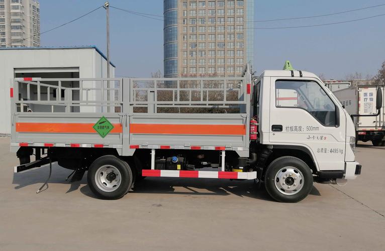 特種運輸領域的關鍵角色 BJ氣瓶運輸車與危險品運輸車